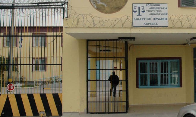 Κρατούμενος αυτοπυρπολήθηκε στις φυλακές Λάρισας