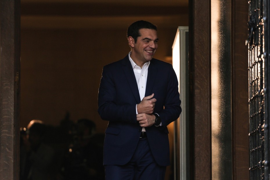 Handelsblatt: «Αθηναϊκό déjà-vu» με προεκλογικά δώρα αντί μεταρρυθμίσεων