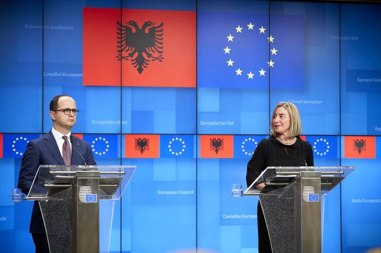 Σε αγώνα δρόμου οι Βρυξέλλες για την ένταξη ΠΓΔΜ και Αλβανίας