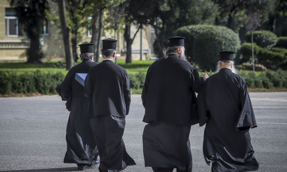 Μόνιμοι οι ιερείς - Ανοίγει ο δρόμος για τις 10.000 προσλήψεις στο Δημόσιο
