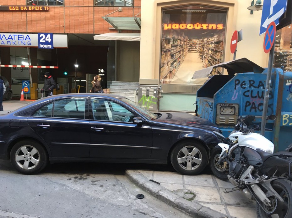 Θεσσαλονίκη: 3 τραυματίες από τροχαίο στο κέντρο της πόλης