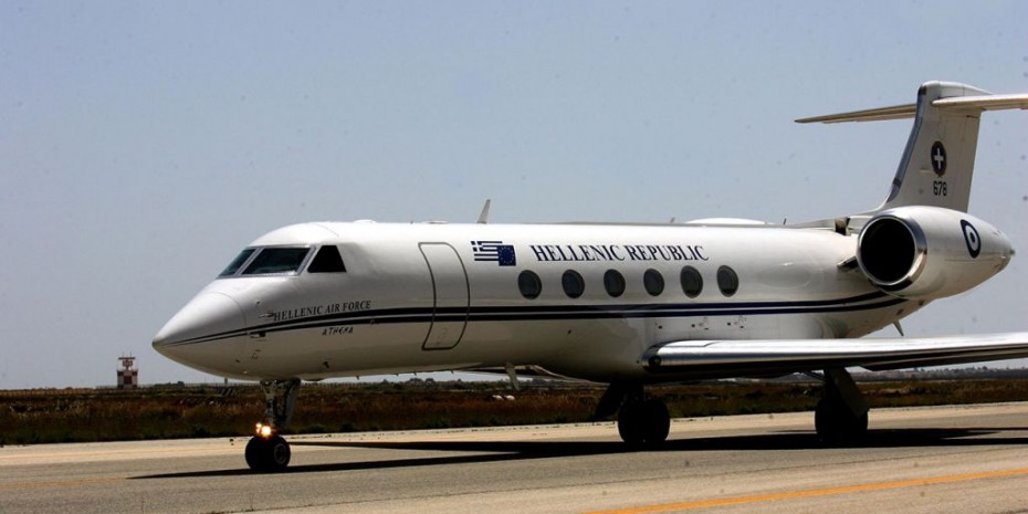 Ομολογούν πως σύζυγοι υπουργών ταξιδεύουν με κυβερνητικά αεροσκάφη