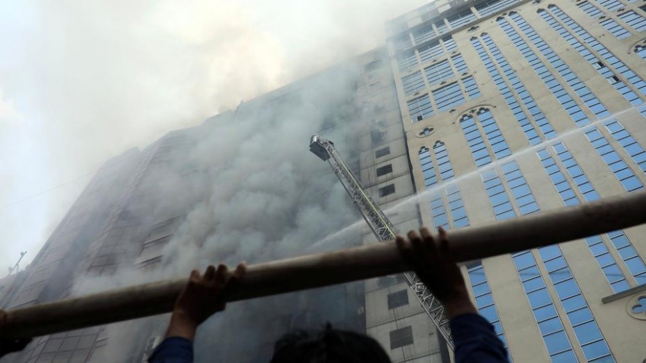 Αυξάνεται ο αριθμός των θυμάτων από την πυρκαγιά στο κτήριο του Μπαγκλαντές