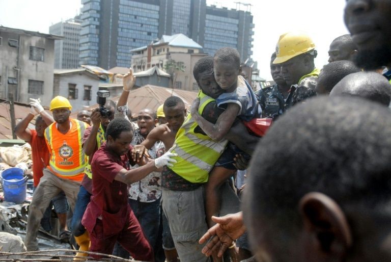 Τουλάχιστον 20 νεκροί από την κατάρρευση σχολείου στη Νιγηρία