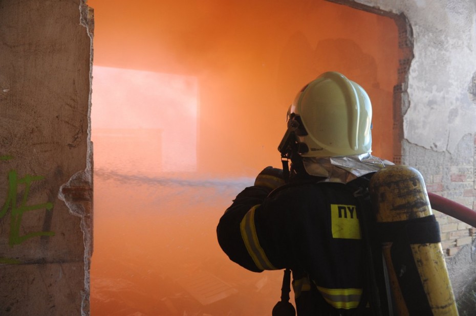 Κατάσβεση πυρκαγιάς σε διαμέρισμα στον Κορυδαλλό