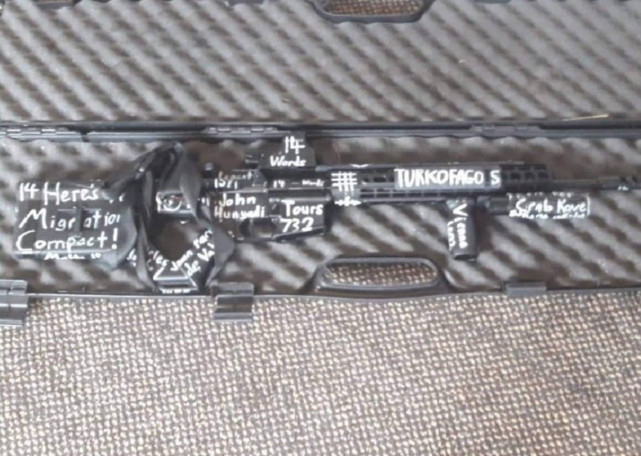 Επιγραφή «Τουρκοφάγος» σε όπλο του μακελάρη της Ν. Ζηλανδίας