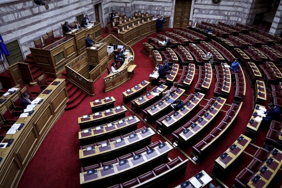 Ομαδικά «πυρά» για τις εκλογικές τροπολογίες στη Βουλή
