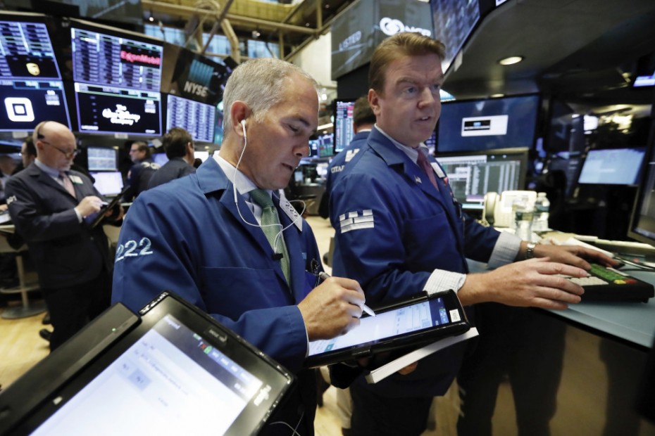 Καθίζηση στη Wall Street μετά από τα αμερικανικά μάκρο