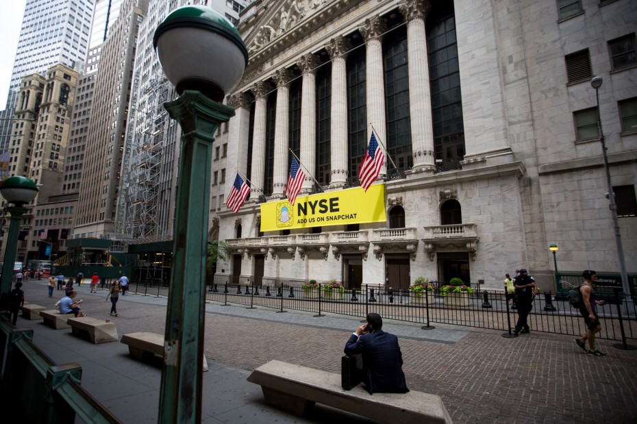 «Κόκκινο» στη Wall Street - Ομόλογα και αντεστραμμένη καμπύλη στο επίκεντρο