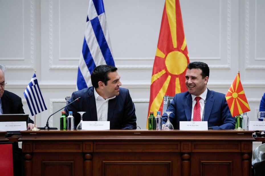 Ο Τσίπρας «πουλάει» τρέλα και... «οικονομικά οφέλη» στα Σκόπια