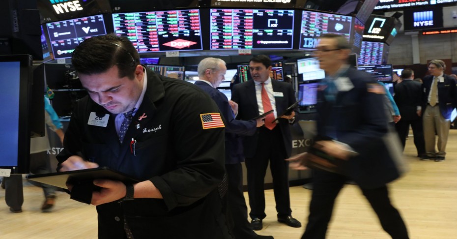 «Πάτημα» κερδών στη Wall Street από τα αμερικανικά μάκρο