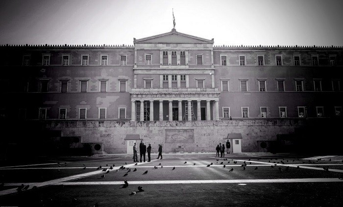 FT: H Αθήνα δημιουργεί πλεόνασμα-μαμούθ, στην προσπάθεια να ευχαριστήσει τους επενδυτές