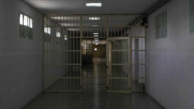 Επεισόδια στις φυλακές Αυλώνα: Κρατούμενοι πετούσαν αντικείμενα