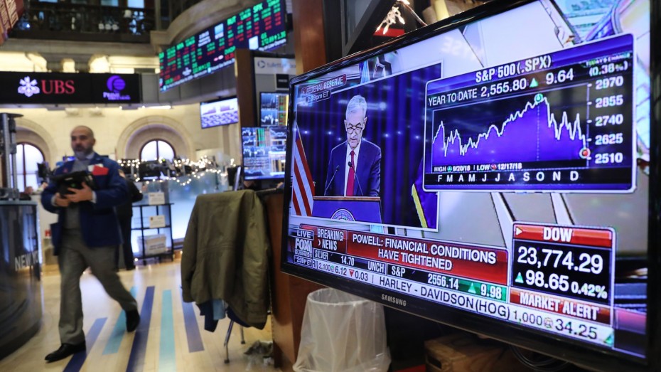 Η Wall Street «χαιρετίζει» με κέρδη τις ανακοινώσεις Fed
