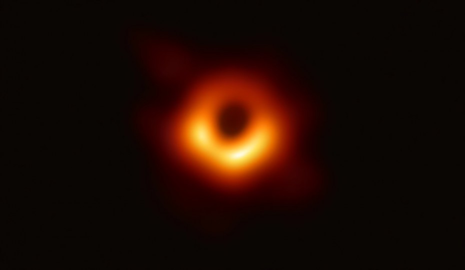 Ιστορικό: Η πρώτη φωτογραφία από το εσωτερικό μαύρης τρύπας