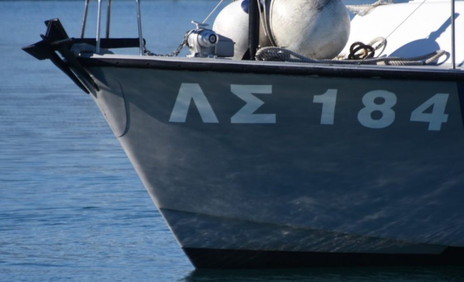 Bυθίστηκε τουριστικό σκάφος στη μαρίνα Αλίμου