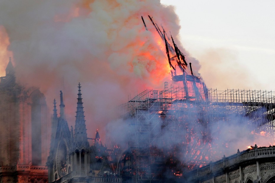 Στα 300 εκατ. ευρώ οι δωρεές για τη Notre Dame