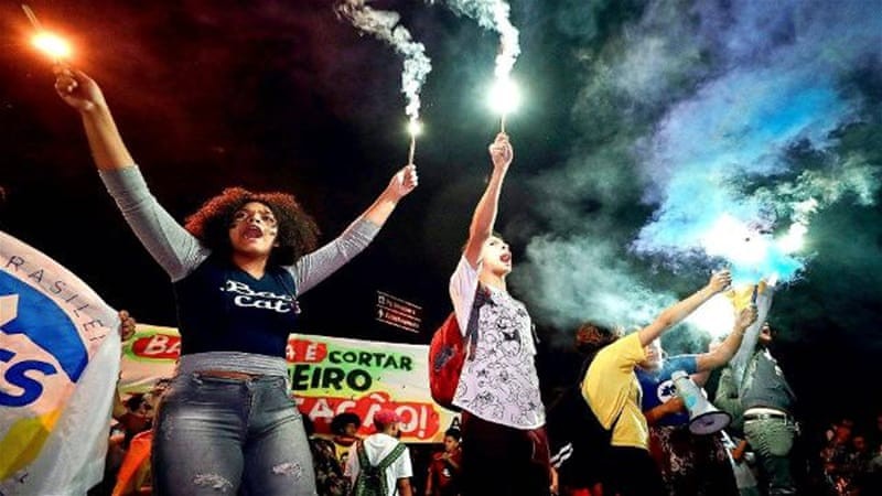 Βραζιλία: Στους δρόμους οι φοιτητές κατά Μπολσονάρο