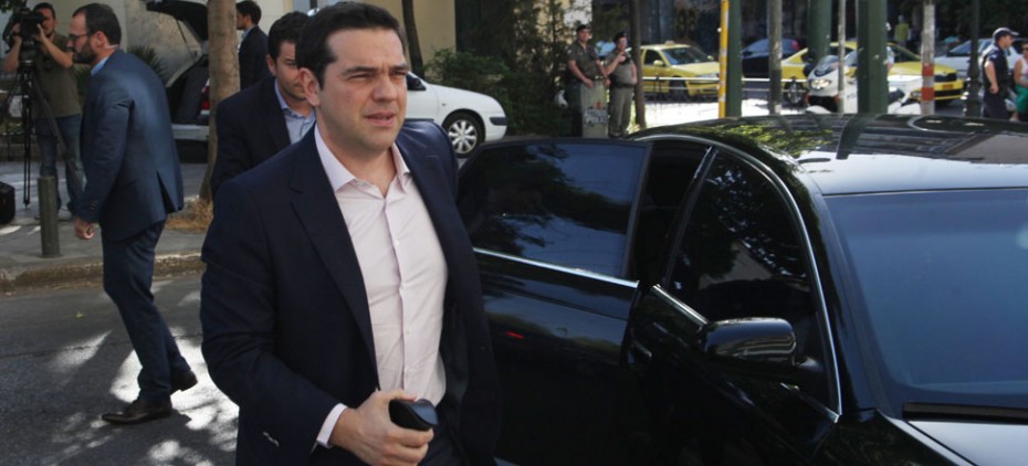 Δεν θα παρακολουθήσει τα exit polls ο Τσίπρας