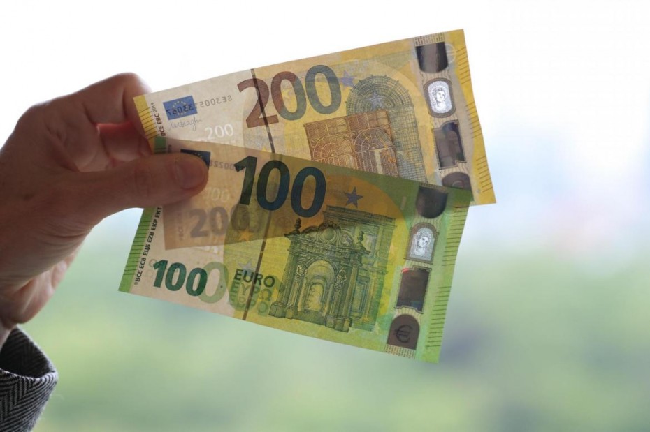 Τι πρέπει να γνωρίζετε για τα νέα χαρτονομίσματα των 100 και 200 ευρώ