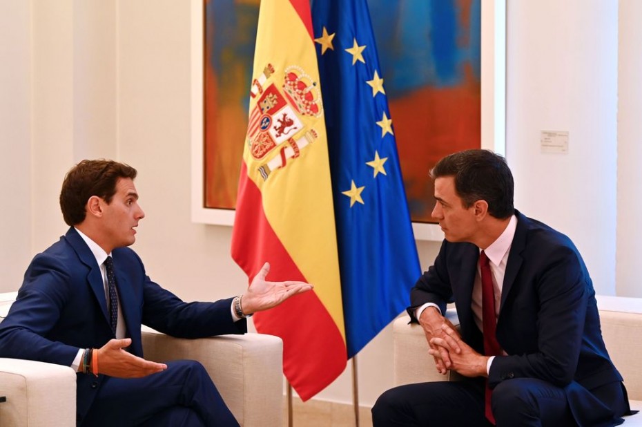 «Στροφή» προς τους κεντρώους Cs από τον Ισπανό πρωθυπουργό