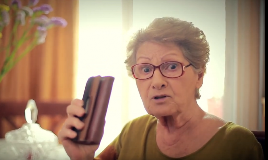Η... γιαγιά του ΣΥΡΙΖΑ επανέρχεται μετά από τις σφοδρές αντιδράσεις (βίντεο)