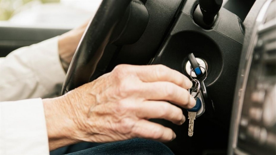 Δίνουν «προεκλογική» άδεια οδήγησης και σε οδηγούς άνω των 74 ετών