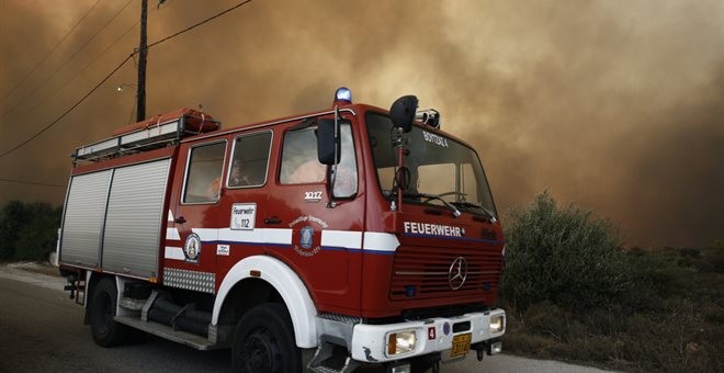 Απειλούνται σπίτια στην Κορινθία - Μεγάλη πυρκαγιά