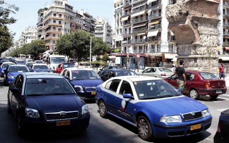 «Πιάστηκαν στα πράσα» 20 οδηγοί ταξί στη Θεσσαλονίκη