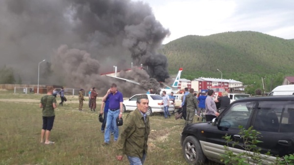 Ρωσία: 2 νεκροί και 19 τραυματίες από αναγκαστική προσγείωση αεροσκάφους