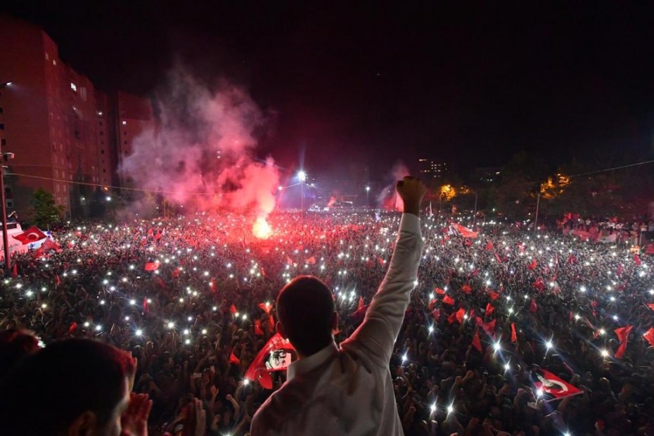 «Πανηγύρια» από τη Γερμανία για τη νίκη Ιμάμογλου στην Κωνσταντινούπολη