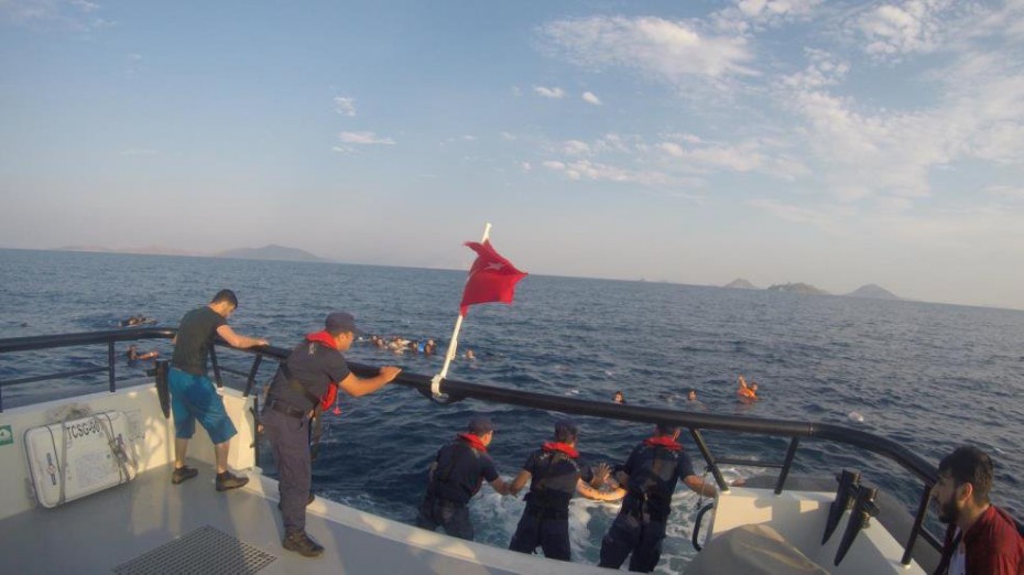 Στους 12 οι νεκροί μετανάστες από το ναυάγιο στην Τουρκία