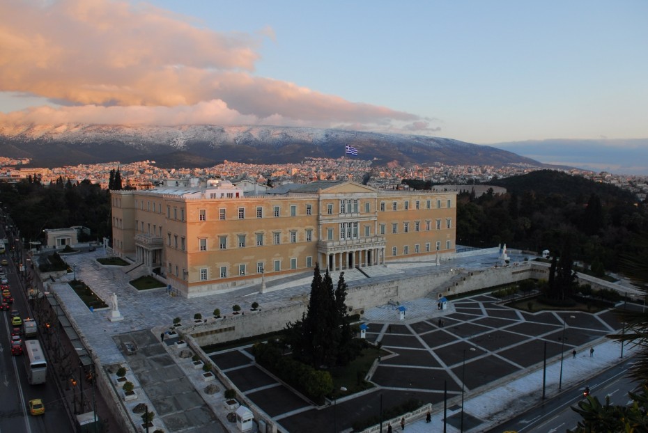 Ο ΣΥΡΙΖΑ στήνει προεκλογικό κέντρο στη Βουλή