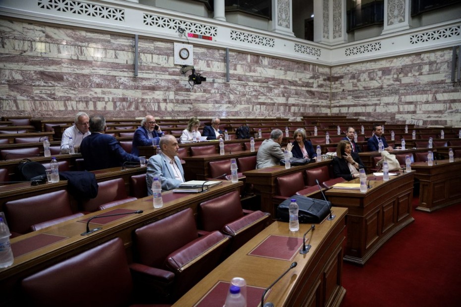 Στα ύψη οι κόντρες στο ΣΥΡΙΖΑ για τις προεκλογικές τροπολογίες