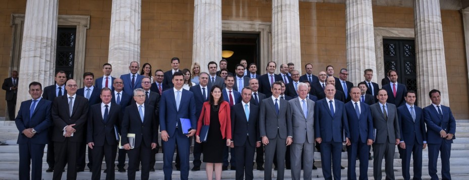 Δημοσκόπηση: Ποιοι είναι οι πιο δημοφιλείς υπουργοί της κυβέρνησης Μητσοτάκη;