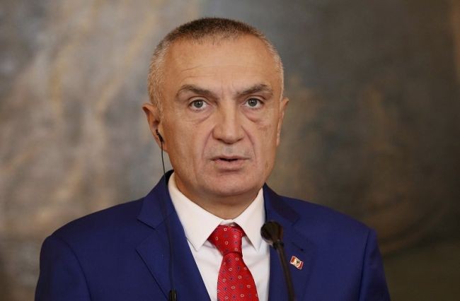 Ο πρόεδρος της Αλβανίας προτείνει πρόωρες εκλογές και εκλογή ΠτΔ