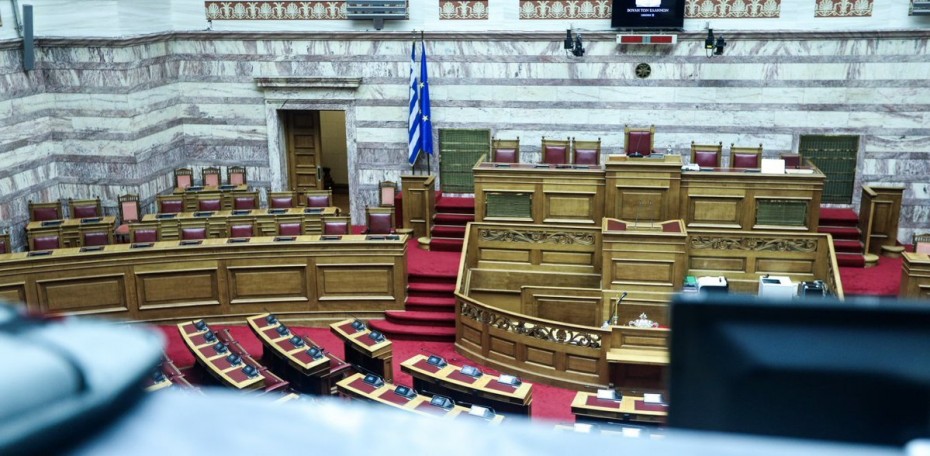 Δεν ζήτησα τα έδρανα της ΧΑ στη Βουλή, υποστηρίζει ο Βελόπουλος