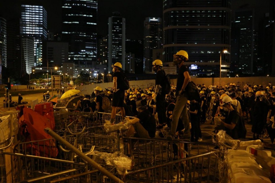 Με δακρυγόνα κατά διαδηλωτών η αστυνομία του Χονγκ Κονγκ