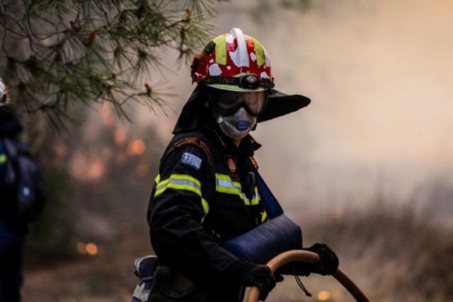 Γεωργική πυρκαγιά στην Παλαιομάνινα Αιτωλοακαρνανίας