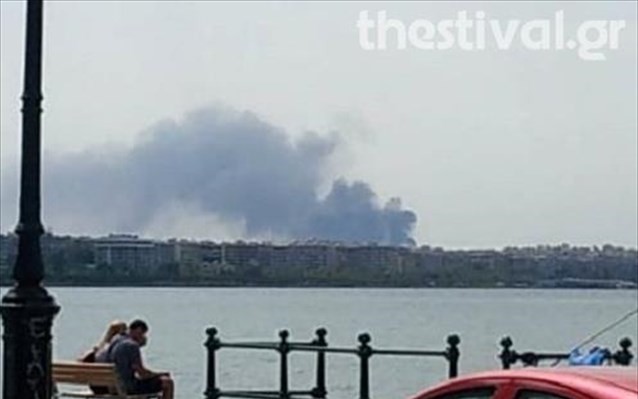 Θεσσαλονίκη: Φωτιά στον αύλειο χώρο οπωροπαντοπωλείου