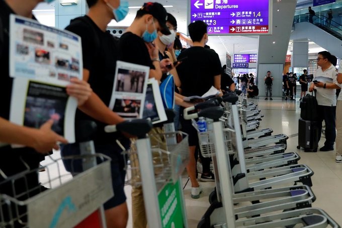 Και πάλι αναβολή για τις πτήσεις στο αεροδρόμιο του Χονγκ Κονγκ