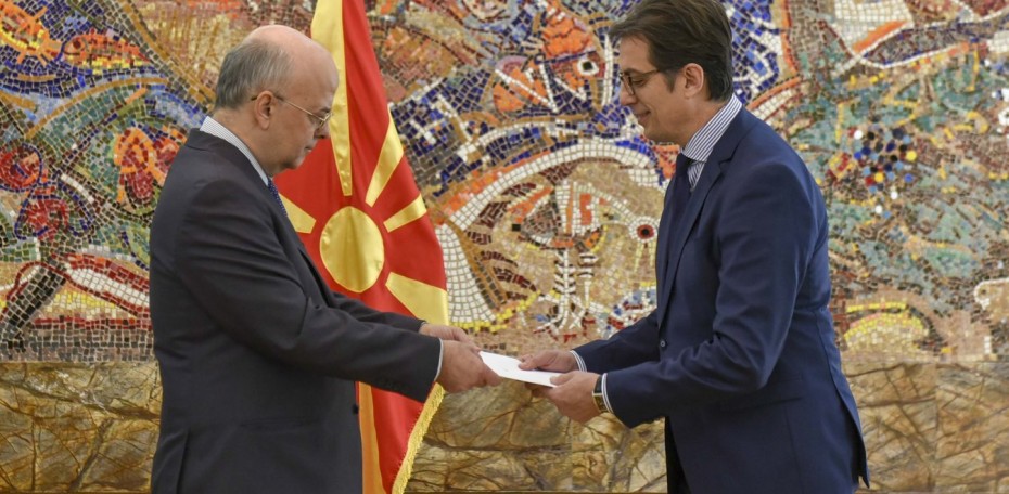 Και επίσημα ο πρώτος Έλληνας πρέσβης στη Βόρεια Μακεδονία