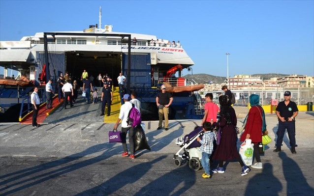Έφτασαν στη βόρεια Ελλάδα οι μετανάστες από τη Λέσβο