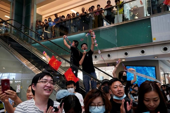 Νέα ένταση στο Χονγκ Κονγκ, μεταξύ διαδηλωτών και αστυνομίας