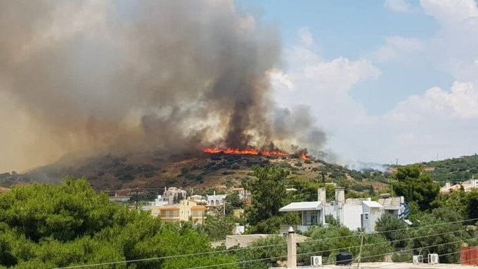 Μεγάλη πυρκαγιά στο Λαγονήσι - Κοντά σε σπίτια οι φλόγες