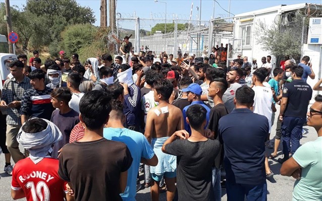 Από Μόρια προς Πειραιά άλλοι 350 πρόσφυγες και μετανάστες