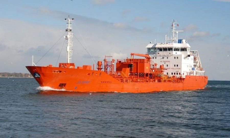Πέραμα: Τραυματίας από πρόσκρουση φορτηγού πλοίου με δεξαμενόπλοιο