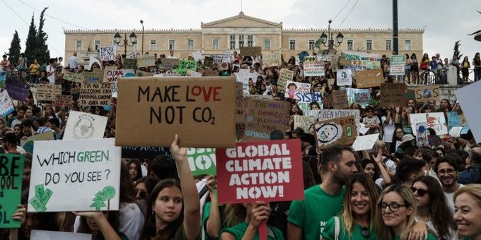 Πορεία μαθητών στο κέντρο της Αθήνας για την κλιματική αλλαγή