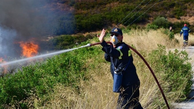 Περιορίστηκε η πυρκαγιά στη Λακωνία - Μάχη με το μέτωπο στο Αγρίνιο