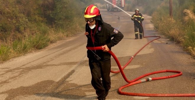 Καλύτερη η εικόνα από τις πυρκαγιές σε Κεφαλονιά και Αχαρνές - Σε ύφεση η φωτιά στη Λαυρεωτική 